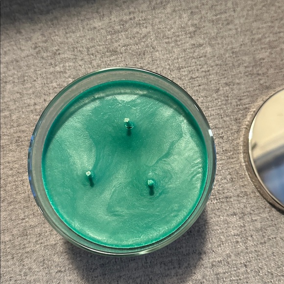 SLATKIN & CO 3 wick Candle evergreen - Picture 3 of 3